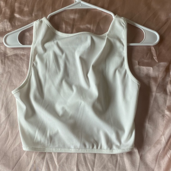 White crop top - Picture 2 of 3